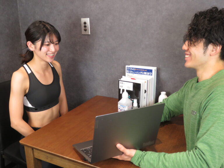 ARISAN FITのマンツーマントレーニングの様子(店舗は特定していません)